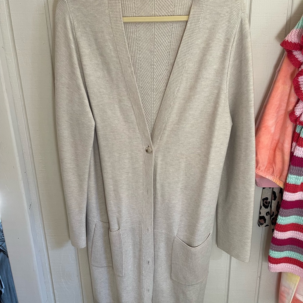 JJill long cardigan. Excellent condition; oatmeal color detailed stitching sz Lg